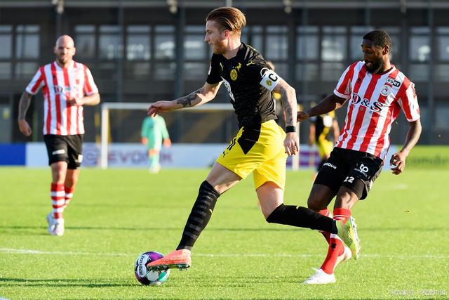 颁奖典礼的 颁奖典礼的